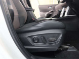 パワーシート搭載。微妙な調整が手軽にでき、ピッタリなポジションで運転することが可能です。