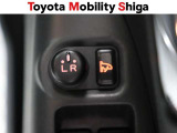 便利な電動格納ドアミラーも装備しております。駐車時にボタン一つで折り畳む事が出来るので便利ですよ。