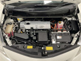 エンジンルーム内も隅々まで掃除がいきわたっています!ハイブリッド部分は3年間の保証付!ただし累計走行距離数20万キロまでとなります!