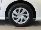 純正のスチールホイール+ホイールキャップ装着車です。