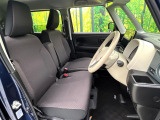 運転席まわりには十分なスペースがあり、大柄な方でもゆったり運転していただける環境です。
