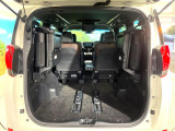 後席を格納すると、これだけの広さが!シーンに合わせたシートアレンジで、大きな荷物も積むことが出来ます♪