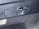 AC100V、1500Wのコンセントを車内に設置。アウトドアや駐車場で野外のコンセントとして利用できます。また、停電などの非常時にも使える便利な機能です!