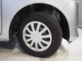 実車はスタッドレスタイヤを装着、このミライースには夏用タイヤが付属しています。もちろん夏冬交換のうえで納車も可能です。