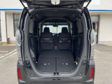 普段のお買い物や通勤、送迎等に十分な荷室スペースを確保しております。セカンドシートを倒すと、大きな荷物の積載も可能です♪
