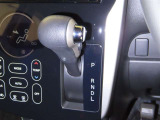 インパネシフトのオートマチックトランスミッションです。