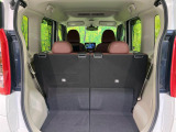 普段のお買い物や通勤、送迎等に十分な荷室スペースを確保しております。セカンドシートを倒すと、大きな荷物の積載も可能です♪