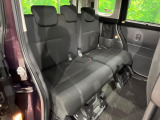 後部座席も気になるようなキズ・汚れやへたり等、大きなダメージはなく、良好な状態です。