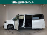 両側パワースライドドア付きだから、狭い駐車スペースなどでの 乗り降りラクラク!小さなお子さまのいるご家庭には嬉しい装備。