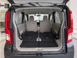 2列目シートを倒すと、大きな荷物の積載も可能です