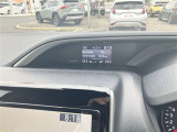 シートを外して室内をすみずみまで洗浄&消臭。ボディやタイヤはもちろん、エンジンルームまで洗浄しています。