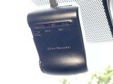ドライブレコーダー装備です!もしもの時やあおり運転など、映像記録は証拠になるのであると安心ですね!