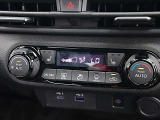 温度調節の楽なオートエアコンを装備しています。