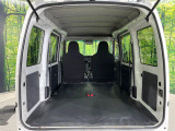 後席を格納すると、これだけの広さが!シーンに合わせたシートアレンジで、大きな荷物も積むことが出来ます♪