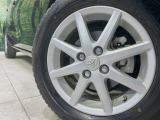 【純正15インチアルミホイール】外観にマッチした純正アルミホイールを装着しております。各種社外アルミホイールや、スタッドレスタイヤも取扱いしております。是非ご相談ください♪