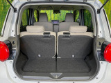 普段のお買い物や通勤、送迎等に十分な荷室スペースを確保しております。セカンドシートを倒すと、大きな荷物の積載も可能です♪