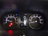 とっても見やすいメーターです。夜間時はラグジュアリーな気分にさせてくれる照明が魅力ですので、夜のドライブも楽しみになりますよ♪