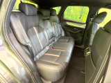 後部座席も気になるようなキズ・汚れやへたり等、大きなダメージはなく、良好な状態です。