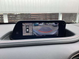 【360&deg;ビューモニター】  とても分かりやすい、クルマの上から見下ろしたような映像で、駐車サポートをしてくれます。