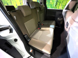 後部座席も気になるようなキズ・汚れやへたり等、大きなダメージはなく、良好な状態です。