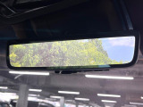 【デジタルインナーミラー】後席の大きな荷物や同乗者で後方が確認しづらい時でも安心!カメラが撮影した車両後方の映像をルームミラー内に表示。クリアな視界で状況の確認が可能です!