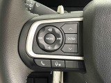 ナビゲーションやオーディオを取り付けた場合に,その操作がハンドルの手元でできるステアリングスイッチが付いてます