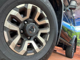 【純正16インチアルミホイール】外観にマッチした純正アルミホイールを装着しております。各種社外アルミホイールや、スタッドレスタイヤも取扱いしております。是非ご相談ください♪