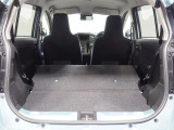 後席を倒した状態です。大きめの荷物もラクに積めそうです。