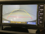 【バックガイドモニター】 車庫入れなど後進運転時に死角をモニターで確認ができて安全です♪ ステアリング操作の参考になるガイド線も表示しますので車庫入れがニガテな方も安心ですネ!