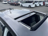 電動サンルーフ装着車です!ガラスルーフを開いて心地よい風を感じながらドライブしませんか?