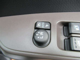 駐車時や狭い道でのすれ違い時に気を使うミラー。電動格納式ドアミラーはそんな時に便利です。