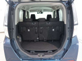 後部座席は分割式です。普段の荷室スペースも充実!