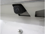 バックカメラが付いているので後方確認が非常にしやすいです。今や運転初心者も熟練者も必須装備!ついていて損はないですね♪