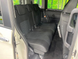 後部座席も気になるようなキズ・汚れやへたり等、大きなダメージはなく、良好な状態です。