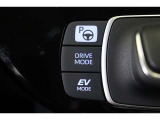 夜間など、静かに走行したい時などにEVモードへの切替えが出来ます。気分や走行状況に合わせてPOWER・ECO・NORMALを選べるドライブモードセレクトも装備されています。