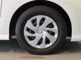 純正のスチールホイール+ホイールキャップ装着車です。