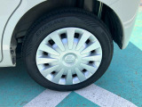ホイールはスチール製、デザインカバー装着です!