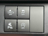 運転席横にあるスイッチです。スマートアシストやアイドリングストップ、横滑り防止機能をOFFにするもの、コーナーセンサーをONにするものです。
