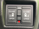 【両側パワースライドドア】スマートキーや運転席のスイッチで後席両側スライドドアの開閉が可能♪電動だから力を入れてドアを開ける必要が無く、小さなお子様でも簡単に開け閉めでき快適です♪