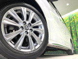 【純正18インチアルミホイール】外観にマッチした純正アルミホイールを装着しております。各種社外アルミホイールや、スタッドレスタイヤも取扱いしております。是非ご相談ください♪