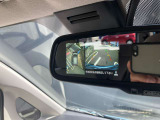 ルームミラーでアラウンドビューモニターの画像が確認出来ます。