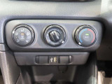 エアコンは操作性の良いダイヤル式です。