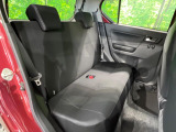 後部座席も気になるようなキズ・汚れやへたり等、大きなダメージはなく、良好な状態です。