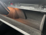 助手席グローブボックス内にETCを装備してます!ETC付きだから高速道路への出入りもETC専用ゲートを使ってスムーズに通過できます!