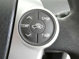 ステアリングスイッチでエアコンの温度設定やメーターインフォメーションの切り替えができます。