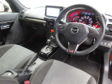 ぜひ展示車の運転席に座ってみてください。