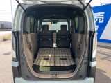 後席を格納すると、これだけの広さが!シーンに合わせたシートアレンジで、大きな荷物も積むことが出来ます♪