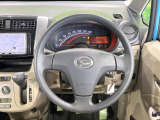 ステアリングも使用感が少なく、きれいな状態となっております♪