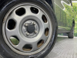 【純正15インチアルミホイール】外観にマッチした純正アルミホイールを装着しております。各種社外アルミホイールや、スタッドレスタイヤも取扱いしております。是非ご相談ください♪
