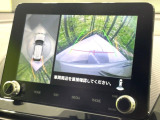 【マルチアラウンドモニター】専用のカメラにより、上から見下ろしたような視点で360度クルマの周囲を確認することができます☆縦列駐車や幅寄せ時に活躍してくれます♪
